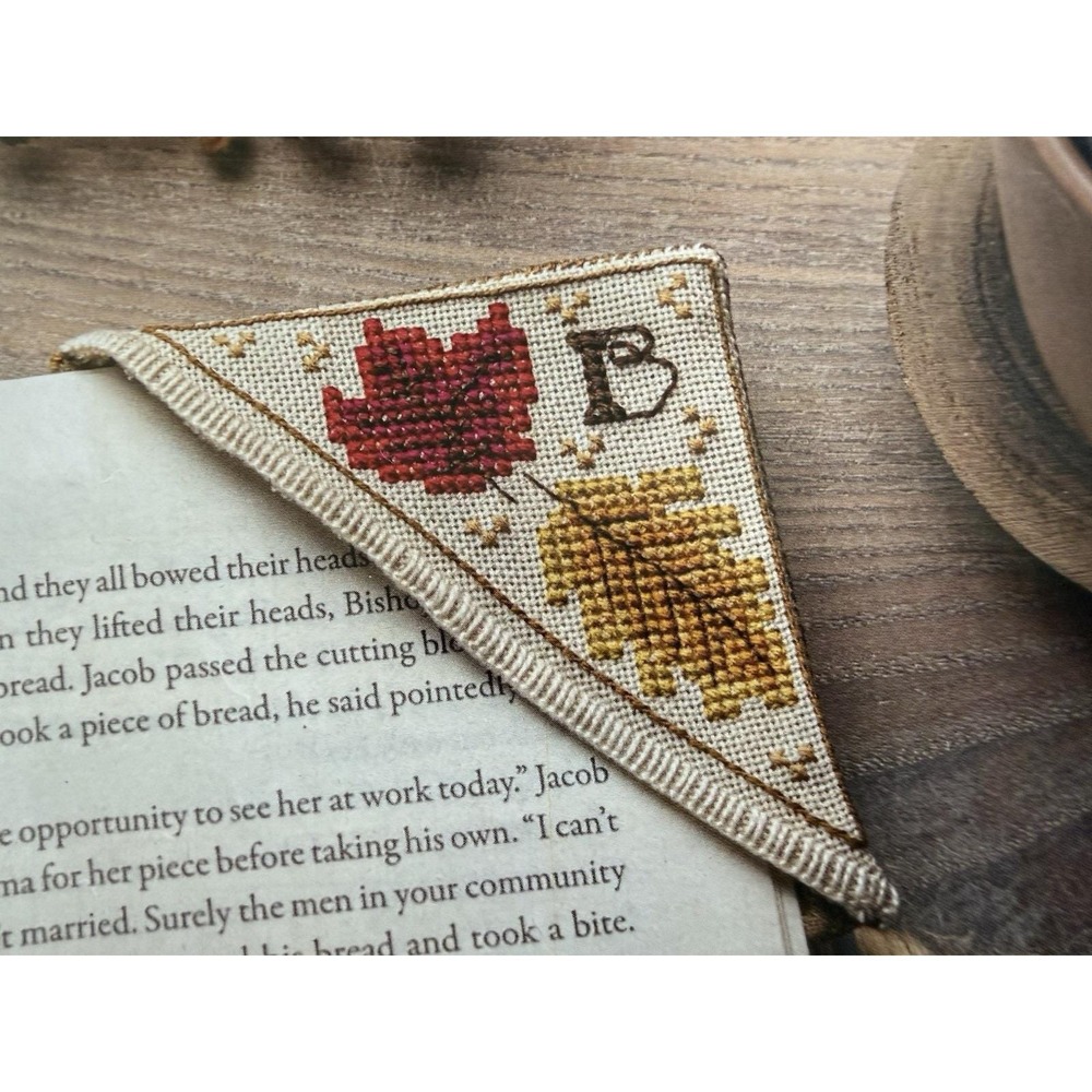 Just Cross Stitch Magazine Oct. 2023 Maple & Oak Corner Bookmark Pattern Kit
